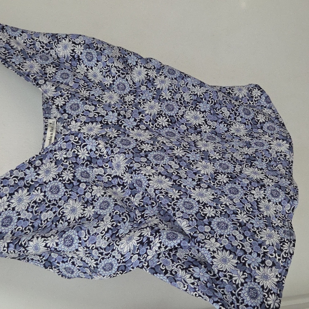 Abercrombie & Fitch Blue Floral V-Neck Cami Tank Top Sleeveless Summer Boho Sz.M - Picture 9 of 12